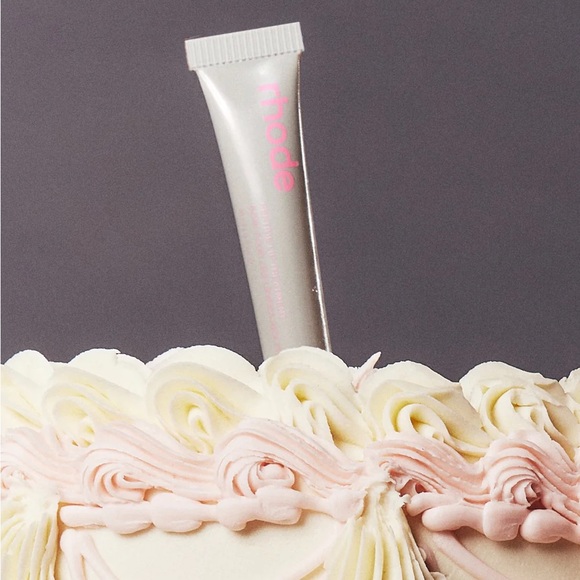 VANILLA CAKE rhode peptide lip treatment - Picture 6 of 9